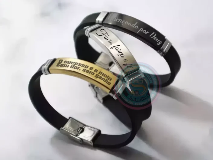 Pulseira personalizada unissex com gravação a laser em aço inox.